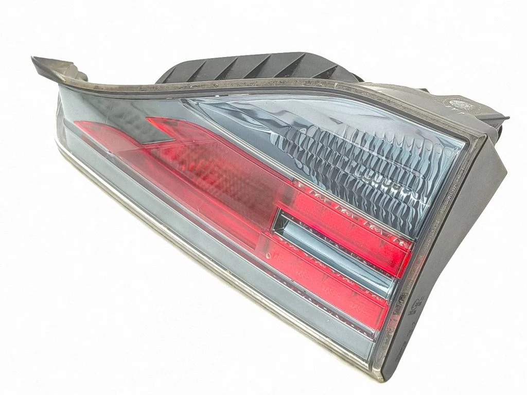Tailgate rear/tail lights – right