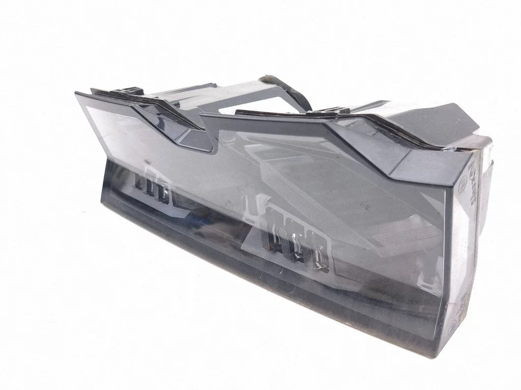 Lampa tylna w klapie 9842150080