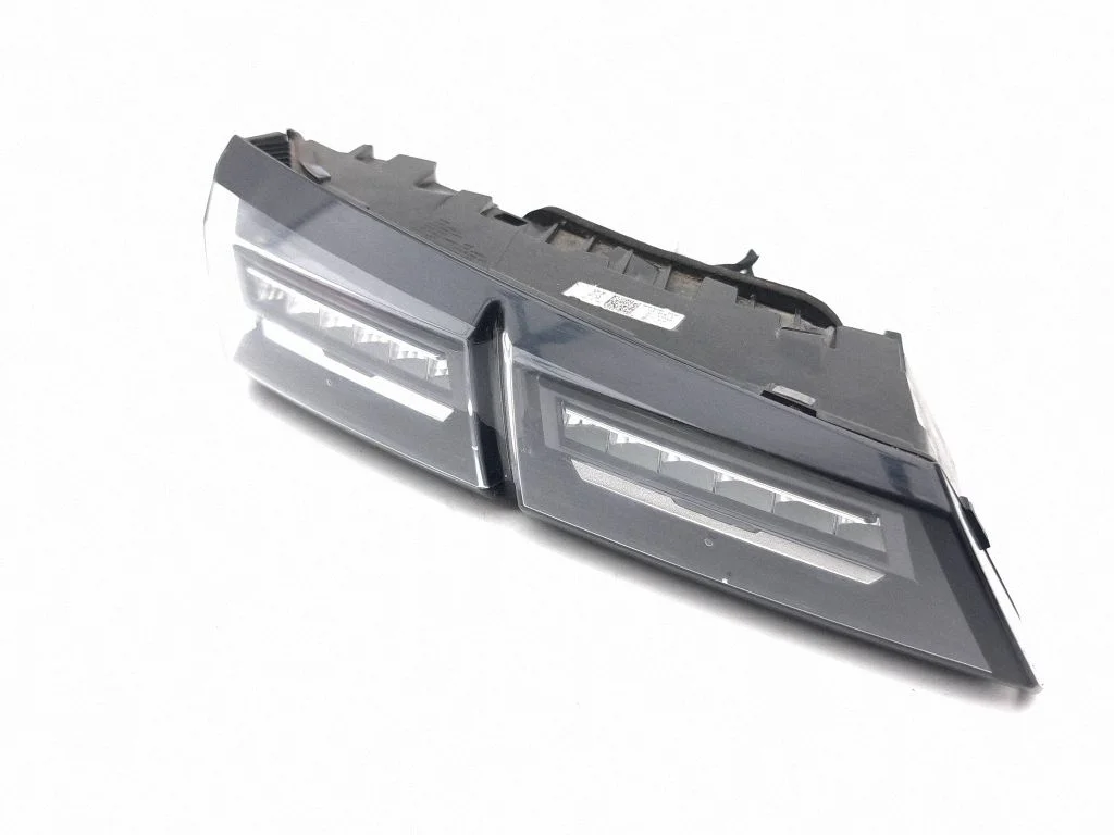 Tailgate rear/tail lights 9835300680