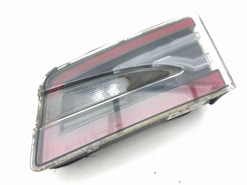 Tailgate rear/tail lights 100600600C