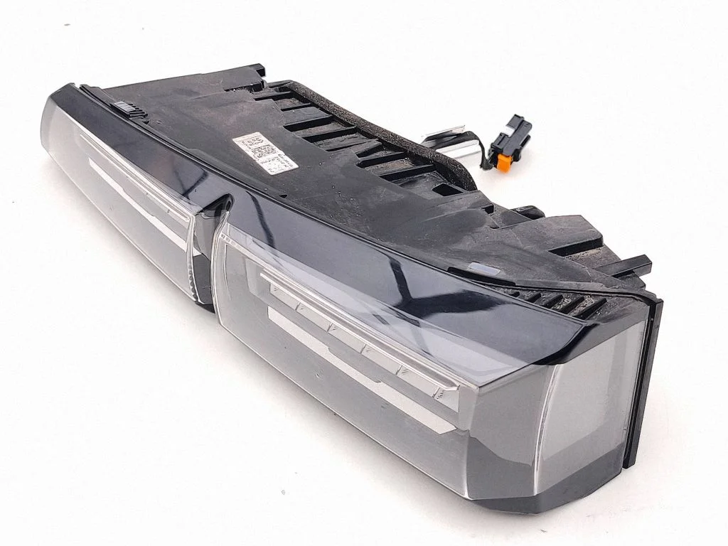 Tailgate rear/tail lights – right