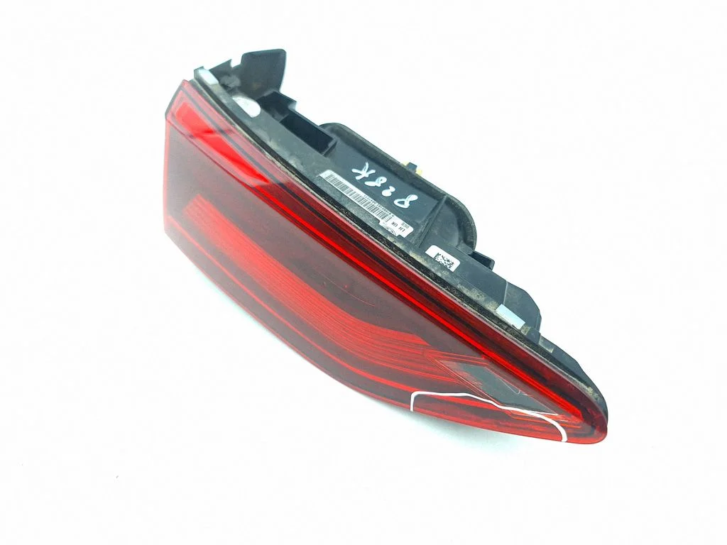 Tailgate rear/tail lights 5H0945093D