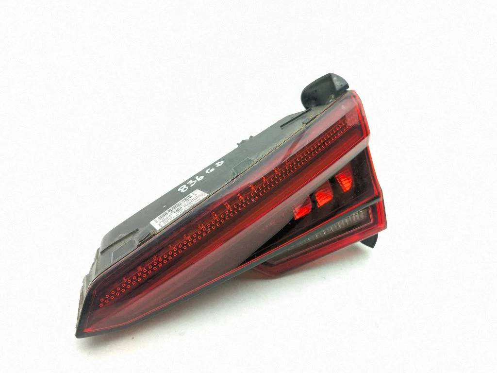 Tailgate rear/tail lights 2SD012246