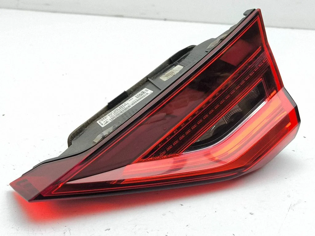 Tailgate rear/tail lights 82A945094C