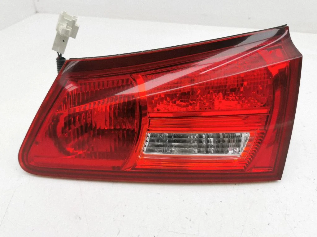 Tailgate rear/tail lights – right