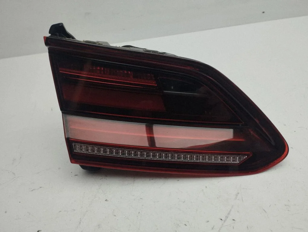 Lampa tylna w klapie 3G8945307P