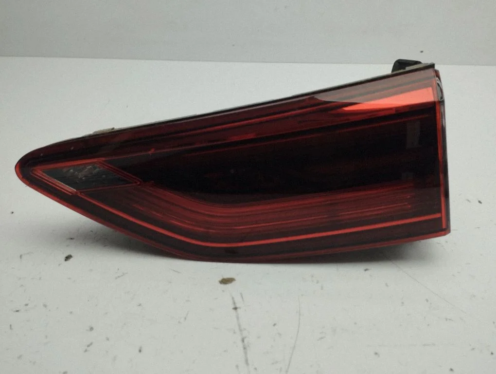 Tailgate rear/tail lights 5H0945094D