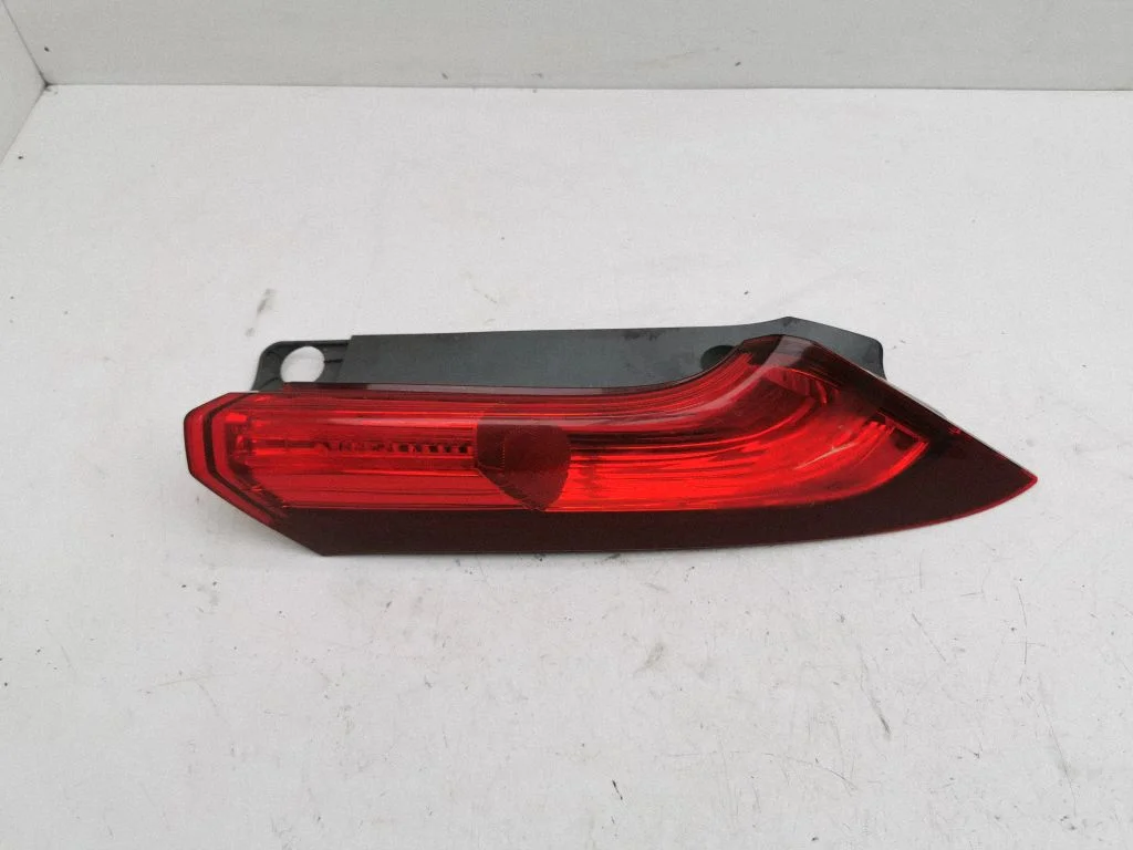 Tailgate rear/tail lights – right