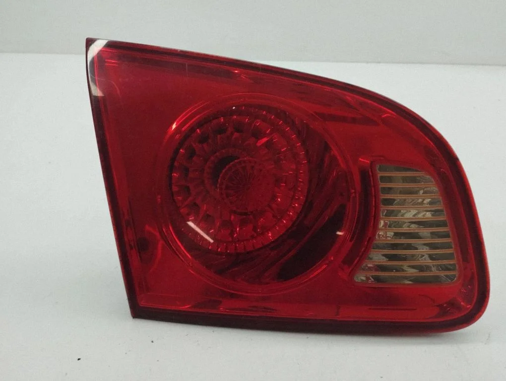 Aizmugurējais lukturis bagāžnieka vākā – Hyundai Santa Fe (2006-2012)