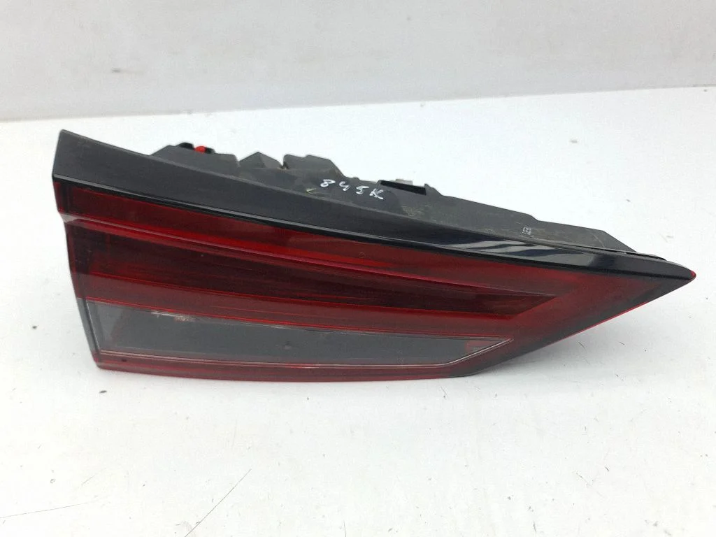 Lampa tylna w klapie – lewa