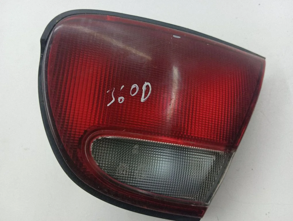 Tailgate rear/tail lights 0431413R