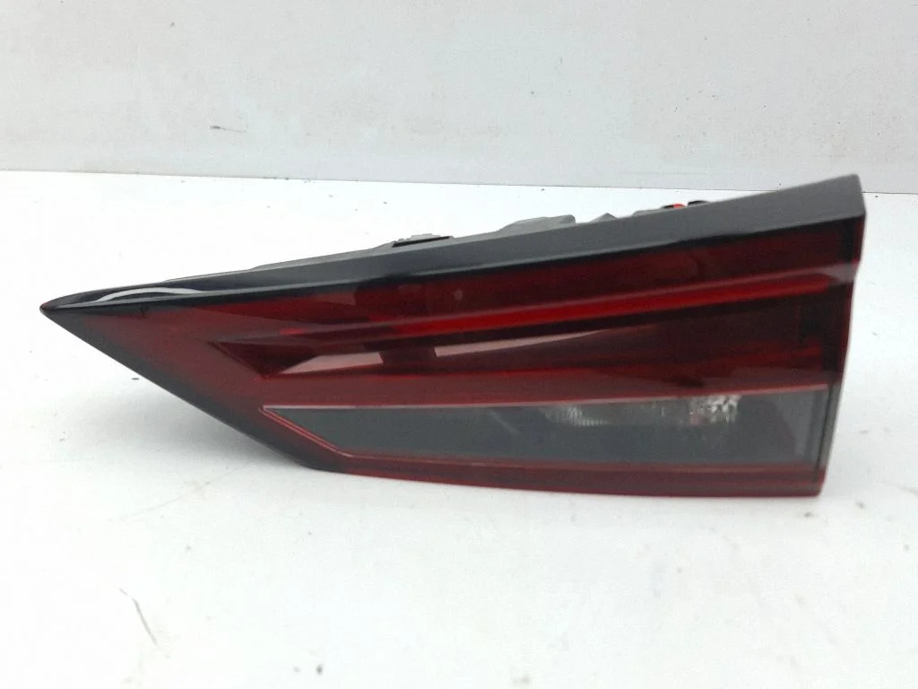 Lampa tylna w klapie – prawa