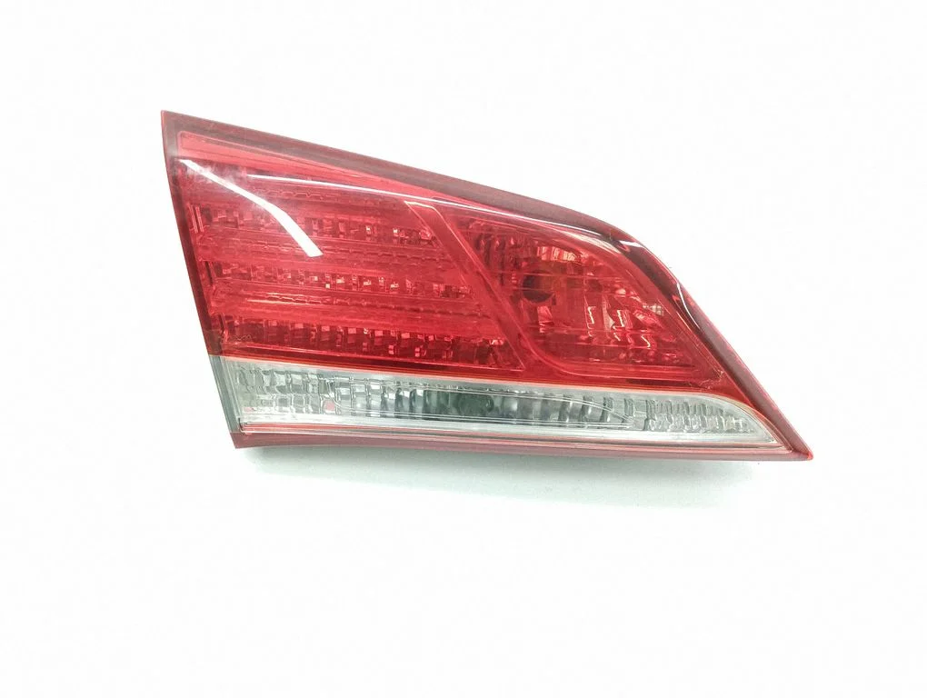 Tailgate rear/tail lights 924033Z300