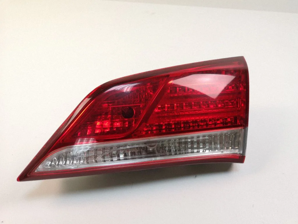 Tailgate rear/tail lights 924043Z300