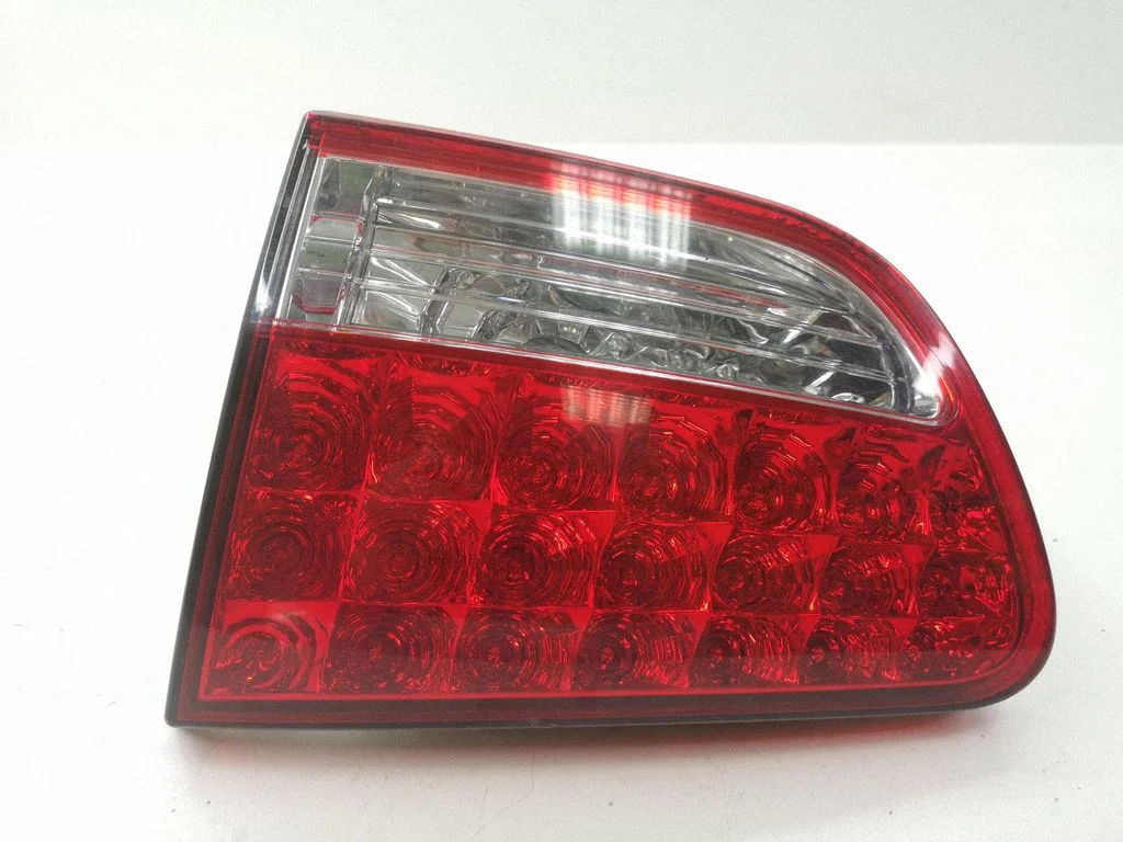 Tailgate rear/tail lights – right