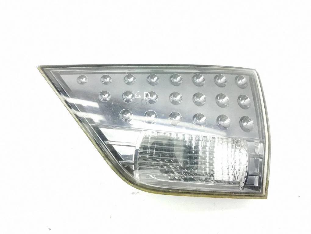 Tailgate rear/tail lights – right