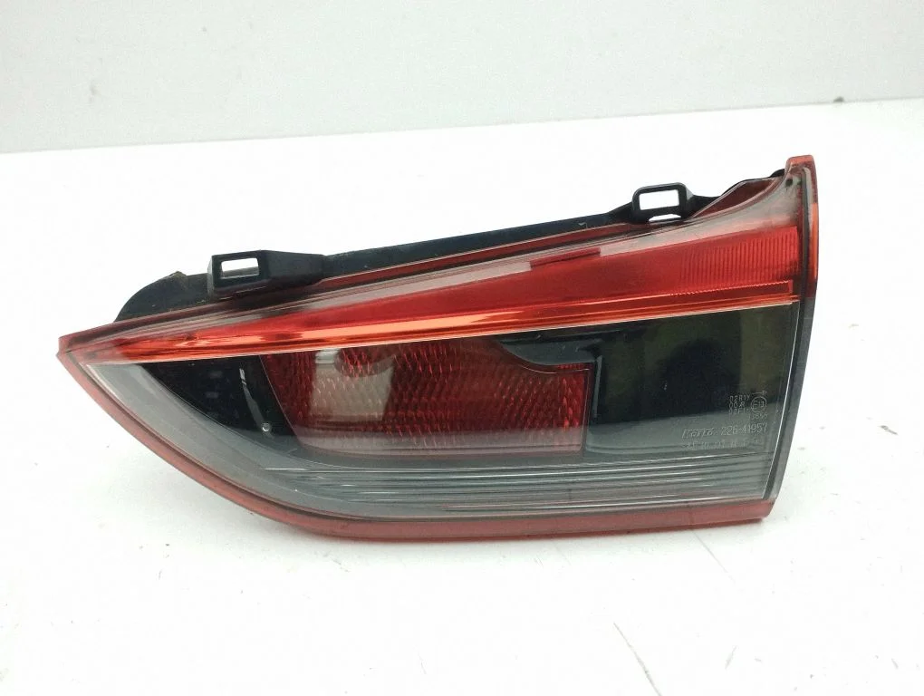 Tailgate rear/tail lights – right