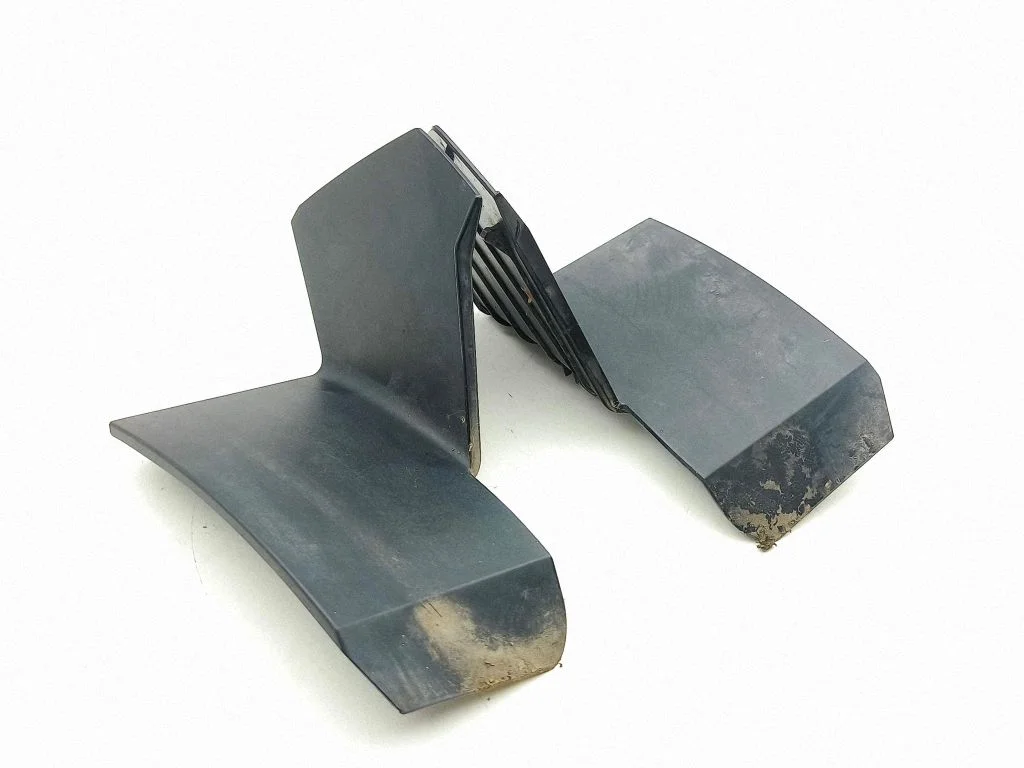 Rear/tail light trim molding