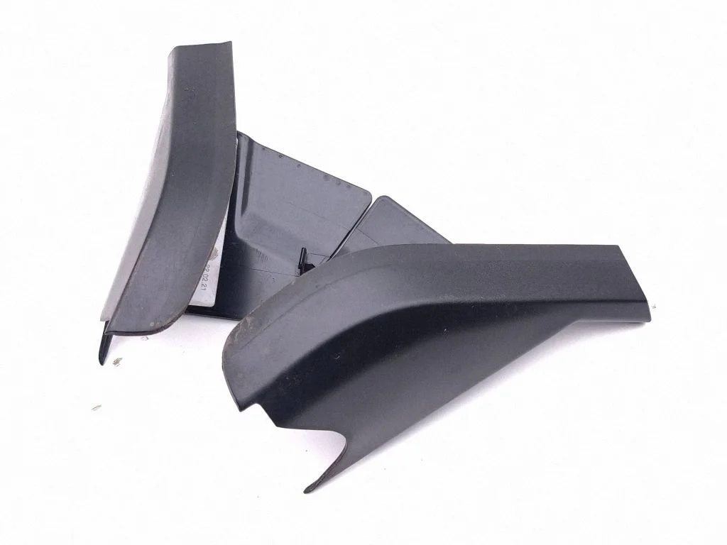 Rear/tail light trim molding 9J1945425K