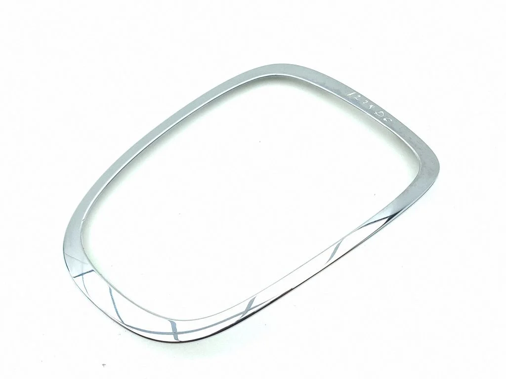Rear/tail light trim molding 8495332