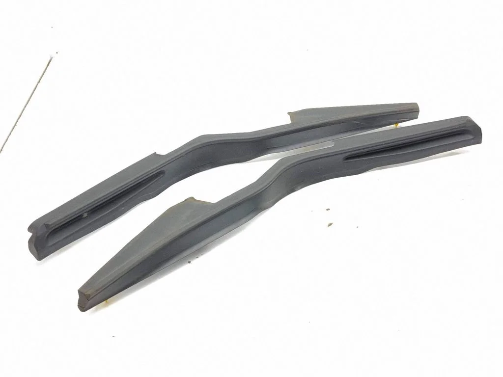 Rear/tail light trim molding K8D2406A76A