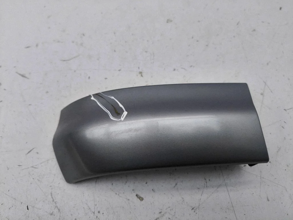 Rear/tail light trim molding 13154526