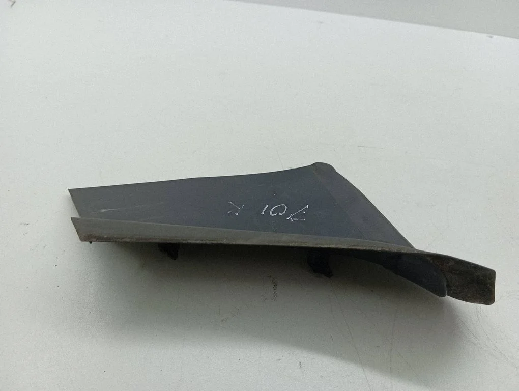 Rear/tail light trim molding 4G8945255