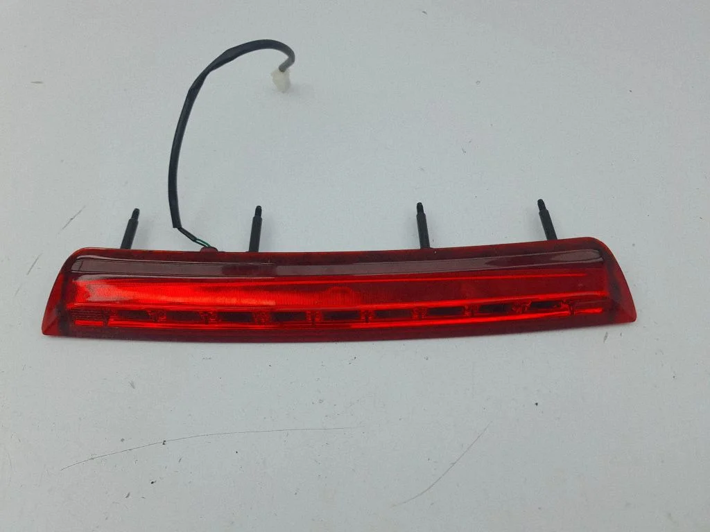 Papildu stopgaismas lukturis 92700J9