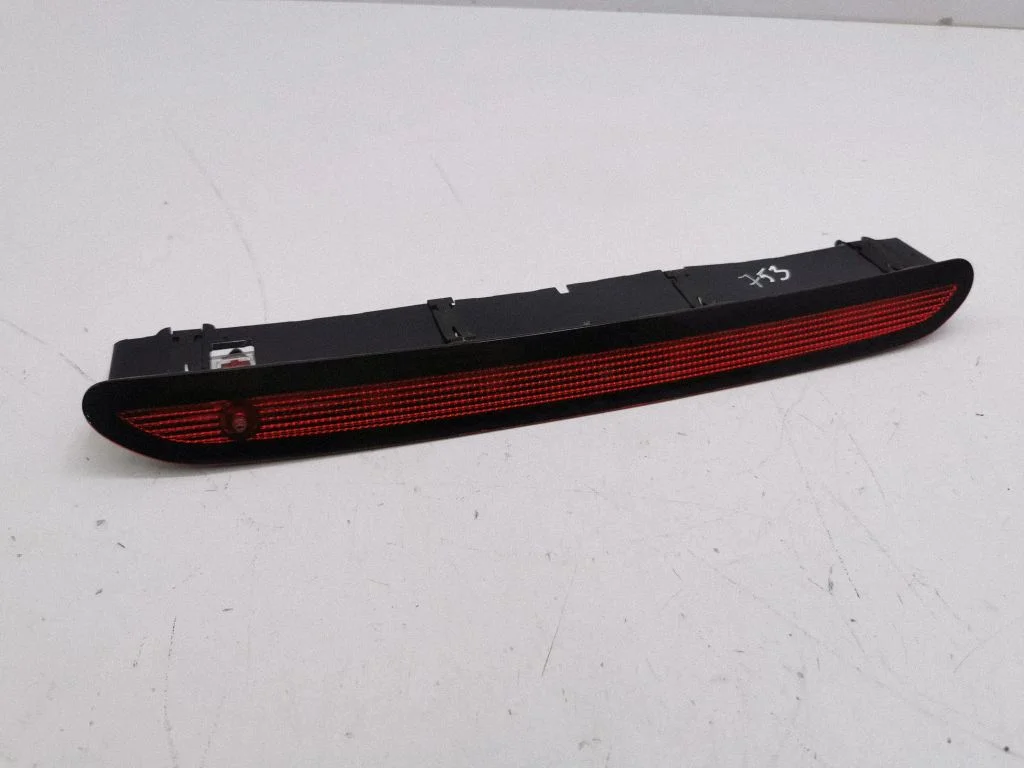 Third/center stoplight – Volkswagen Tiguan Allspace (2017-)