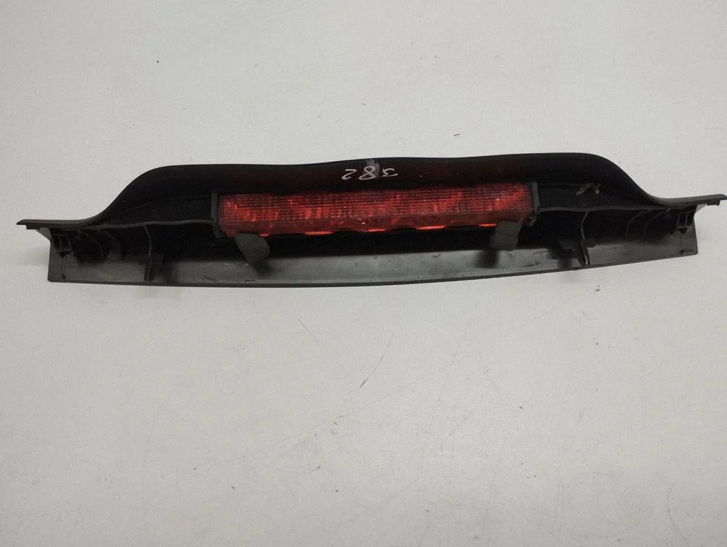 Third/center stoplight