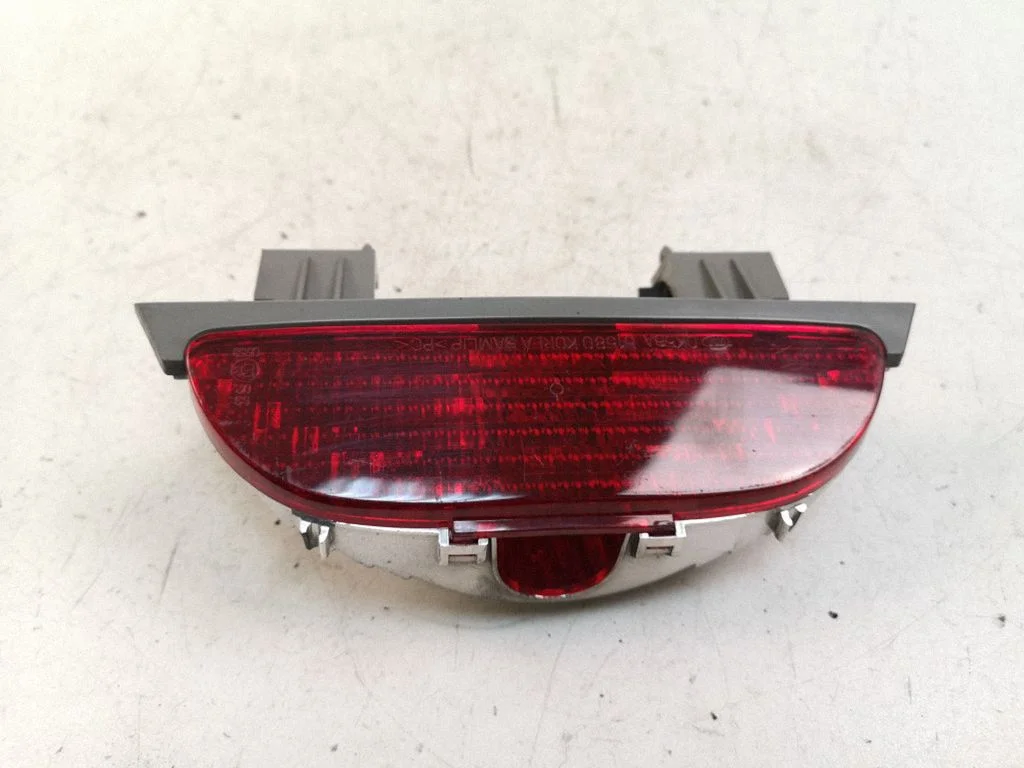 Third/center stoplight 0K56A51580
