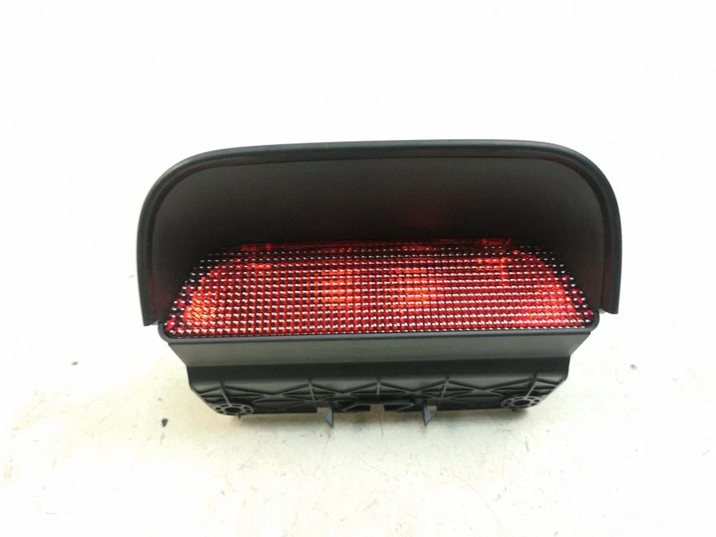 Third/center stoplight