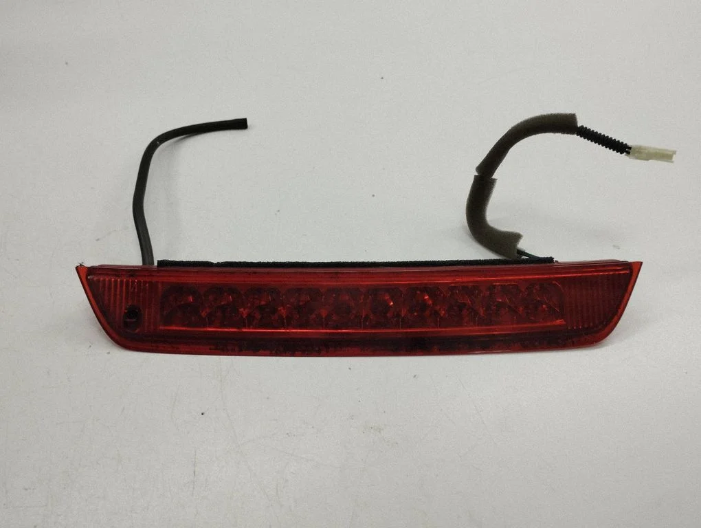 Third/center stoplight 927002Y0