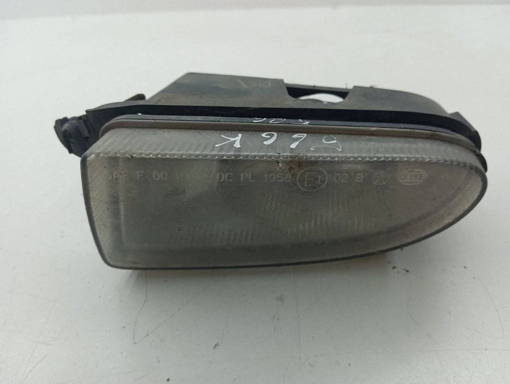 Priekšējais miglas lukturis E102B