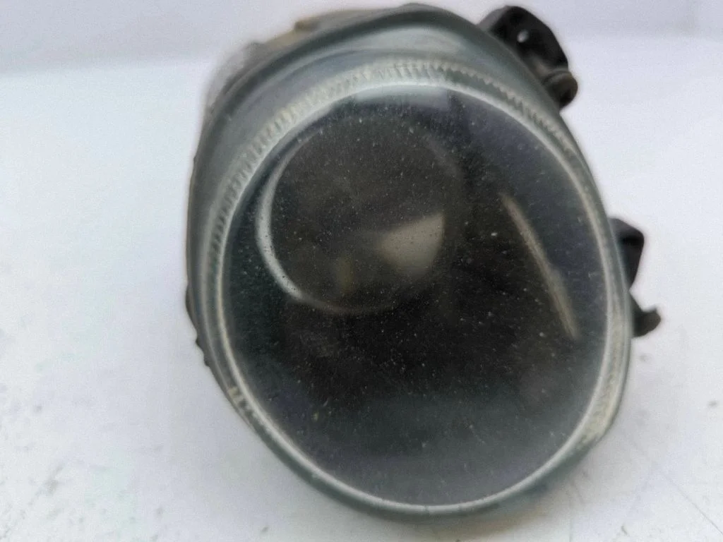 Priekšējais miglas lukturis – kreisā