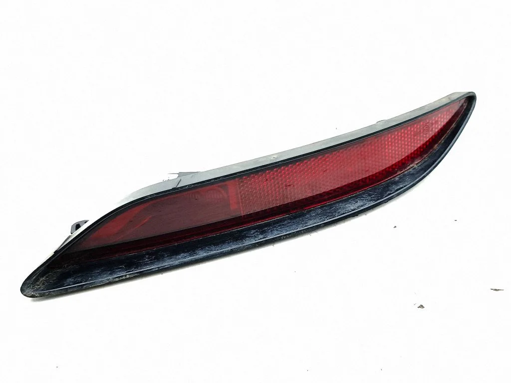 Tagumine helkur 10C945701