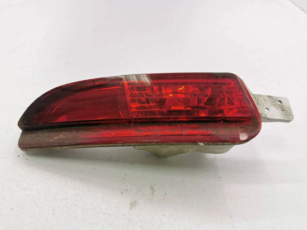 Rear tail light reflector – Honda CR-V (2013-2016)