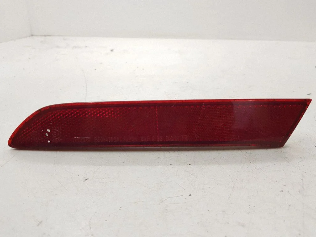 Rear tail light reflector 25041606