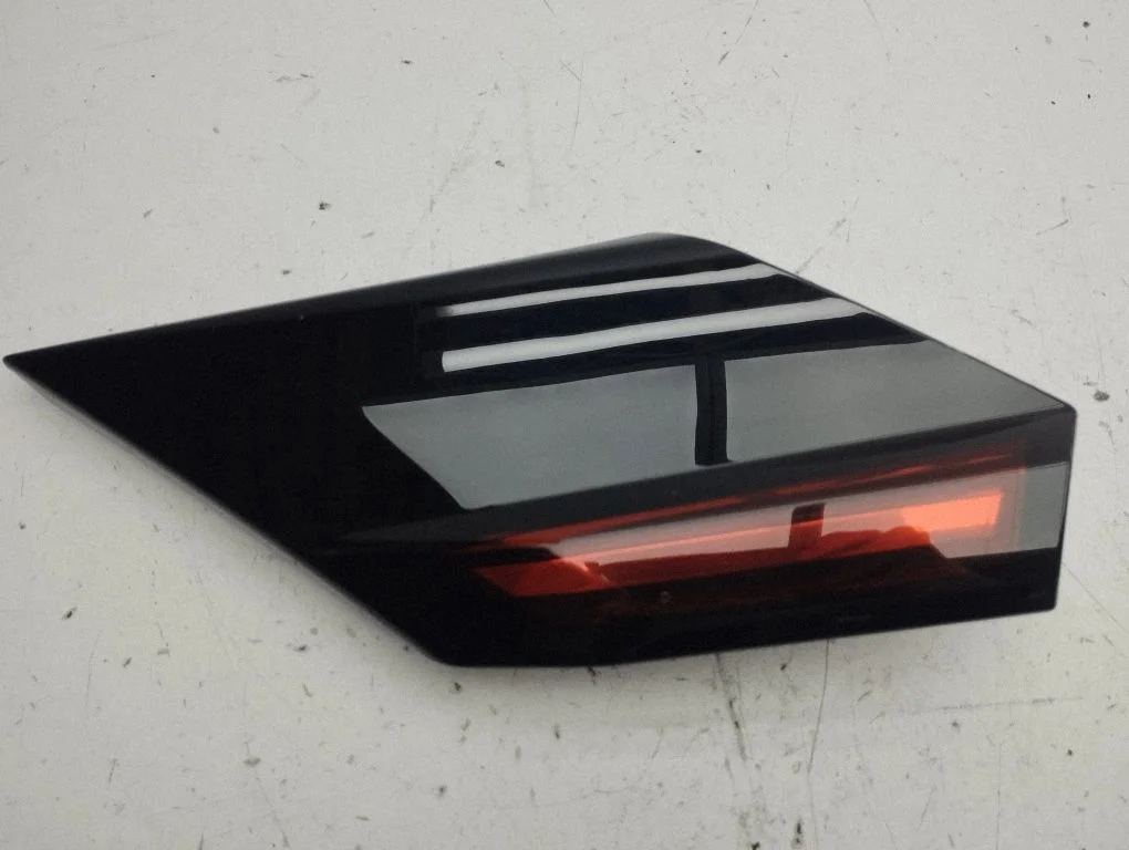 Rear tail light reflector 9835109780