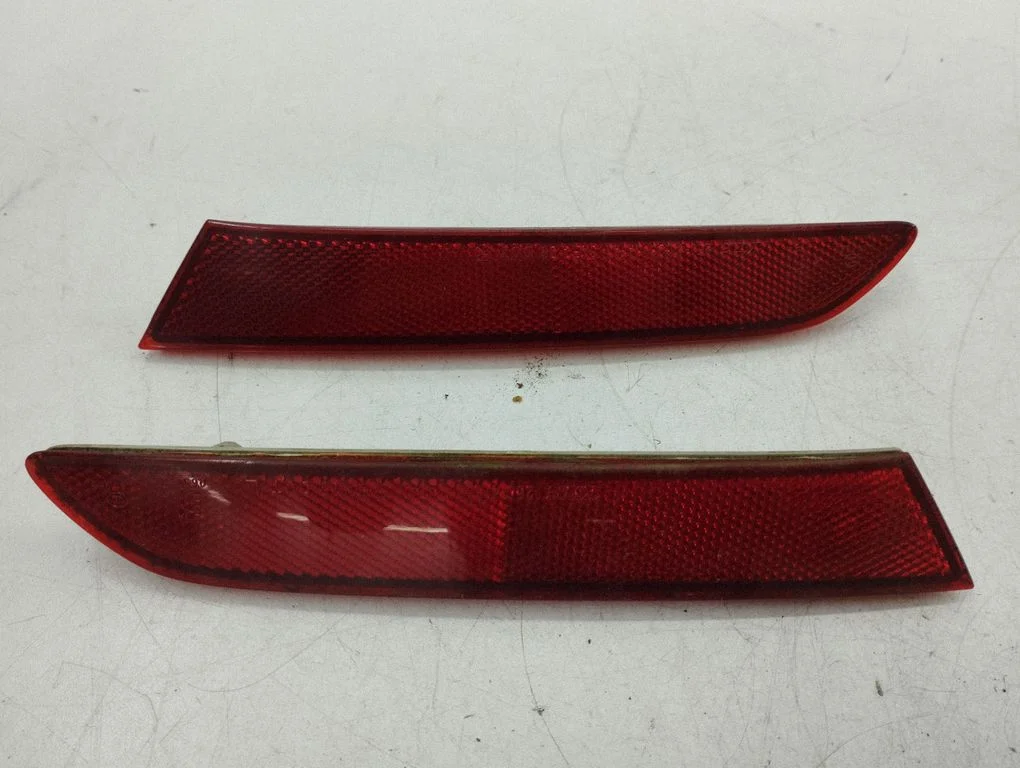 Rear tail light reflector EH44515M0