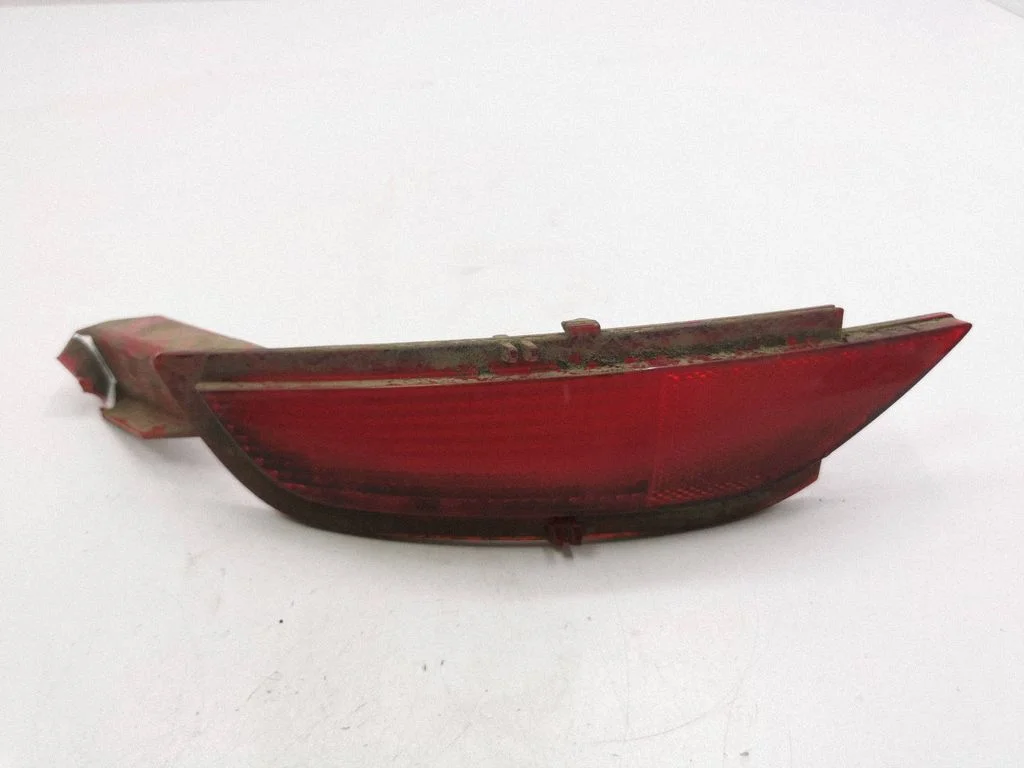 Rear tail light reflector 8A6117E847AB