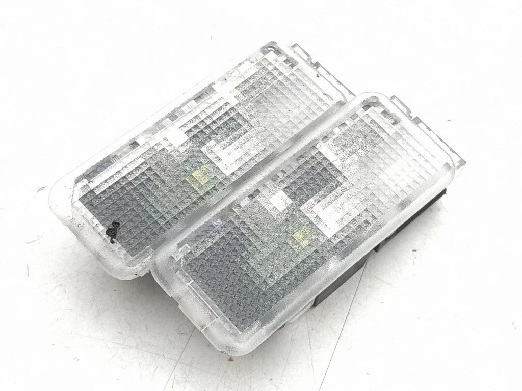 Oświetlenie tablicy rejestracyjnej