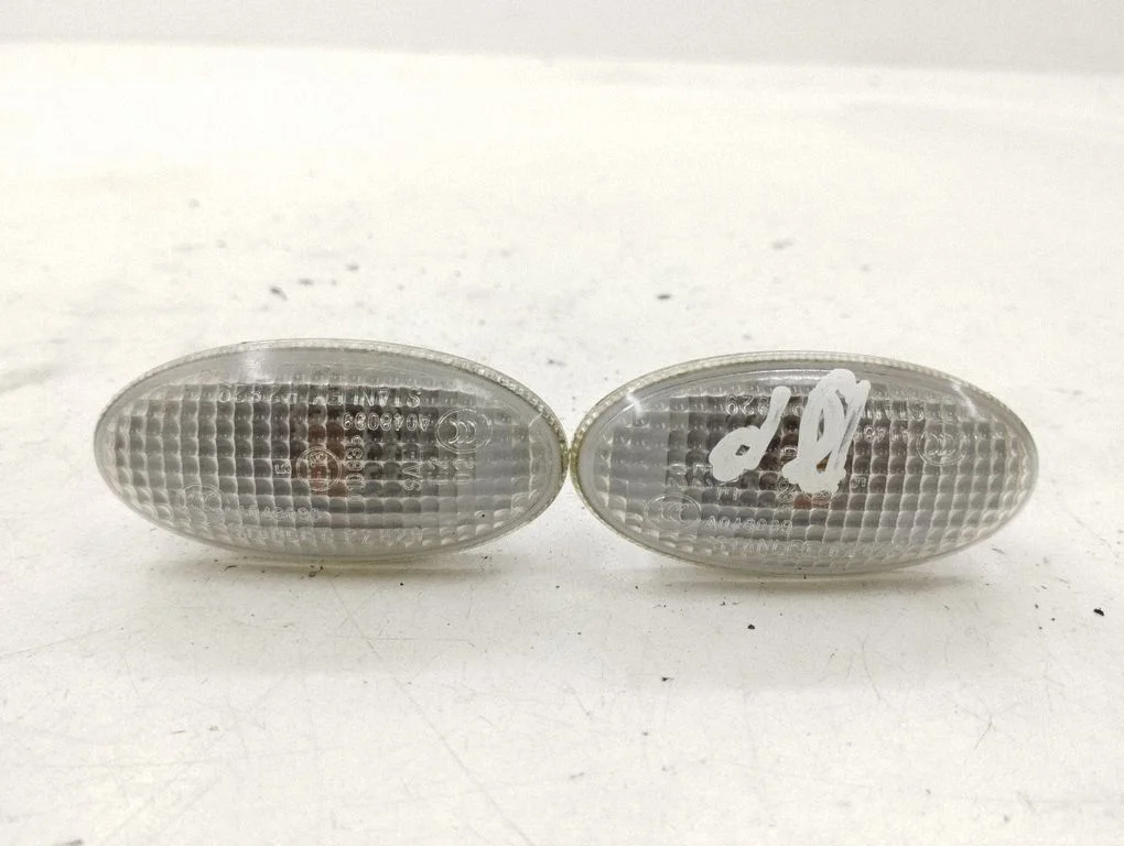 Front fender indicator light A048099