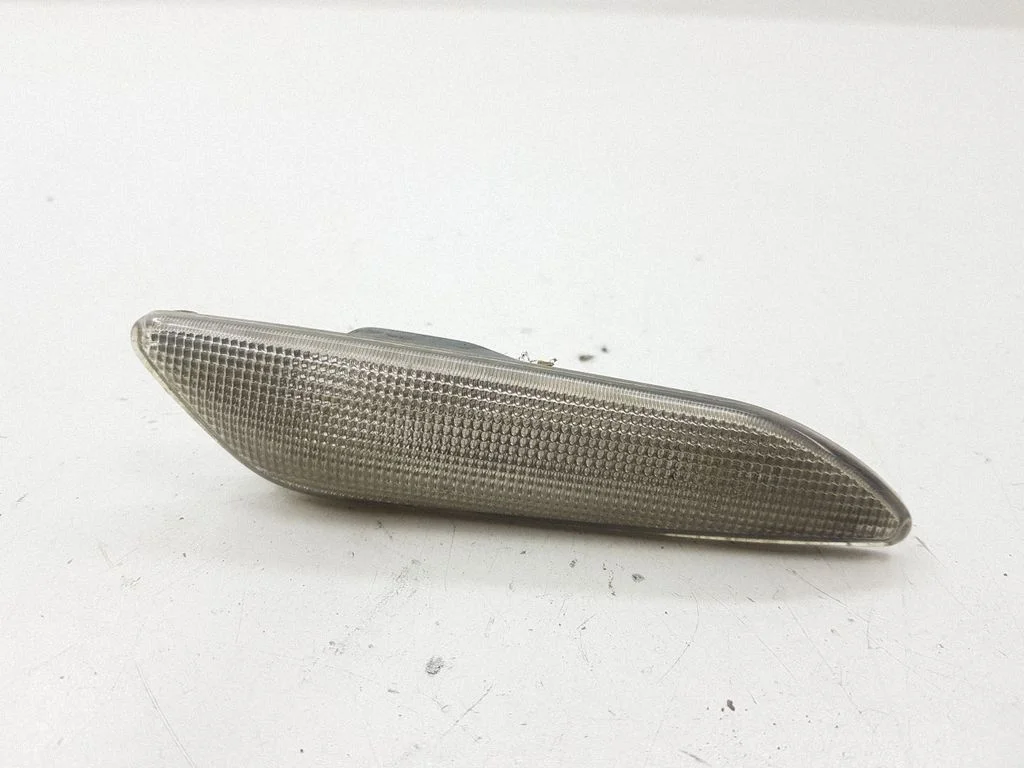 Front fender indicator light 60686517