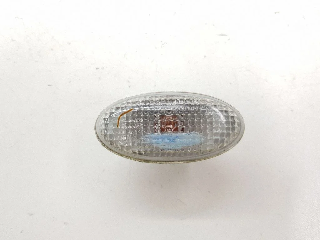 Spārna pagrieziena lukturis A048099