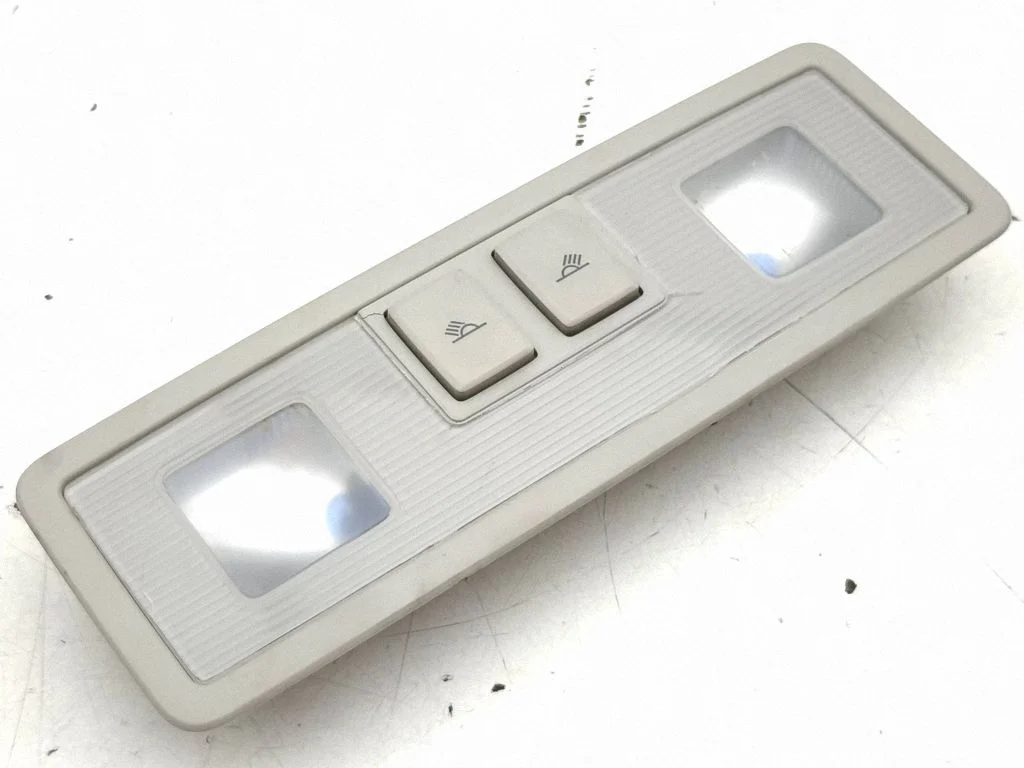 Lampka tylnych siedzeń 5G0947291