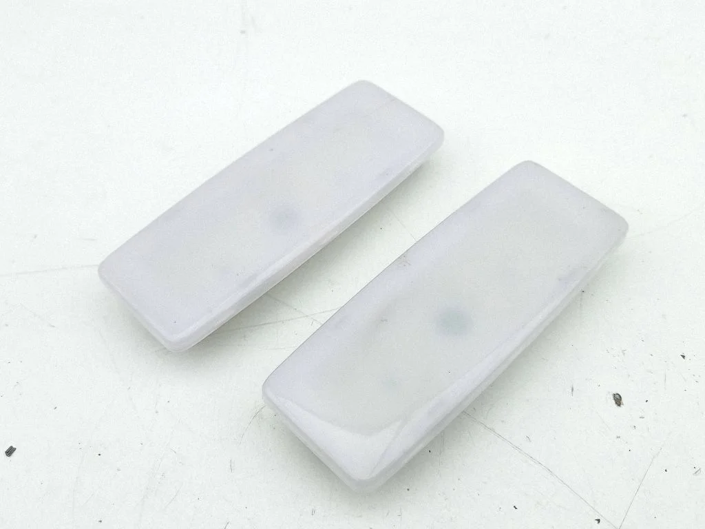 Rear seat light 18700300