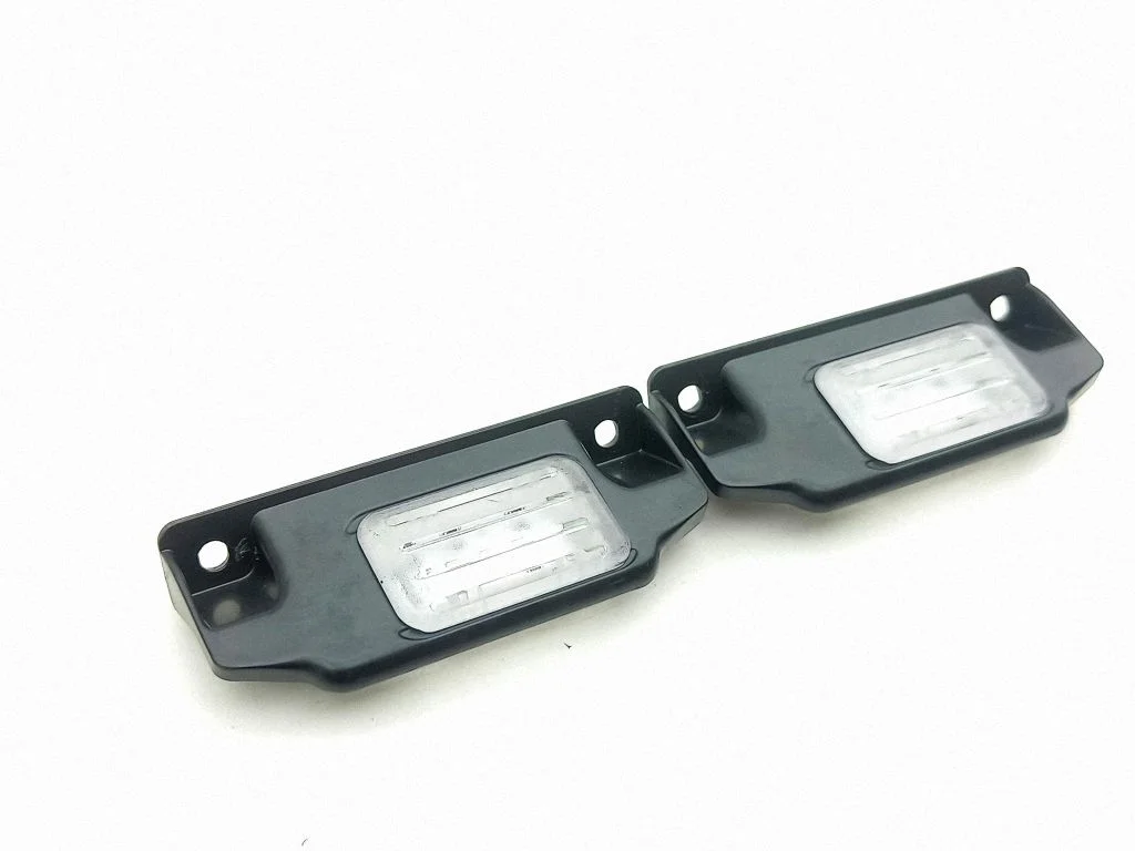 Esiistmete valgustustuli HY3215D102BA