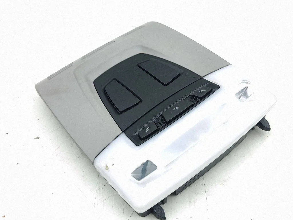 Front seat light E1072166
