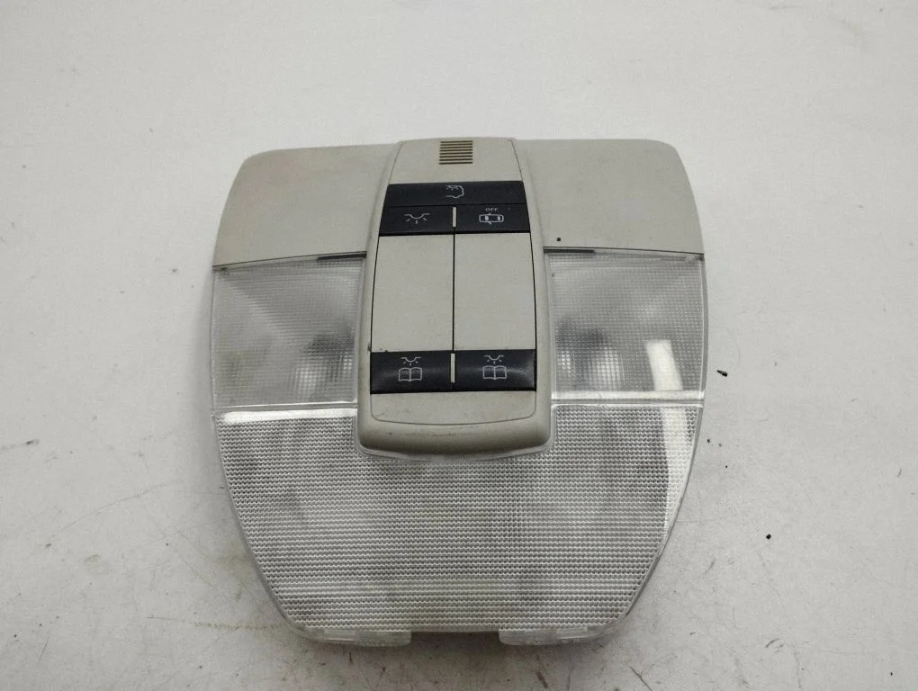 Esiistmete valgustustuli – Mercedes-Benz B-klass W245 (2005-2011)